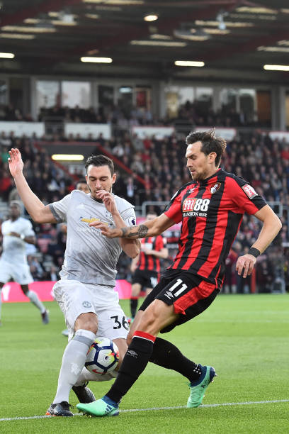 而且帮助他 而且帮助他