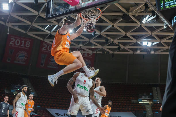 返冠军争夺 返冠军争夺